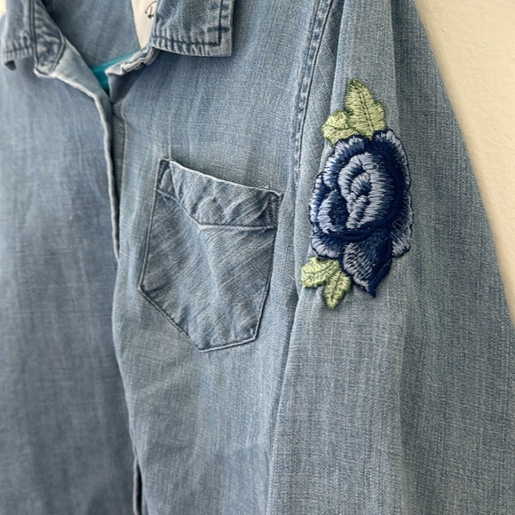 Rails, Denim floral patch button down, Size 10 kid, excellent gently used - Picture 5 of 7